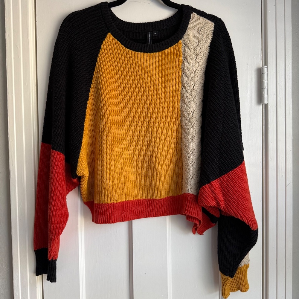 Moon & Madison Color Block Mod Cropped Dolman Sleeve Sweater Size M